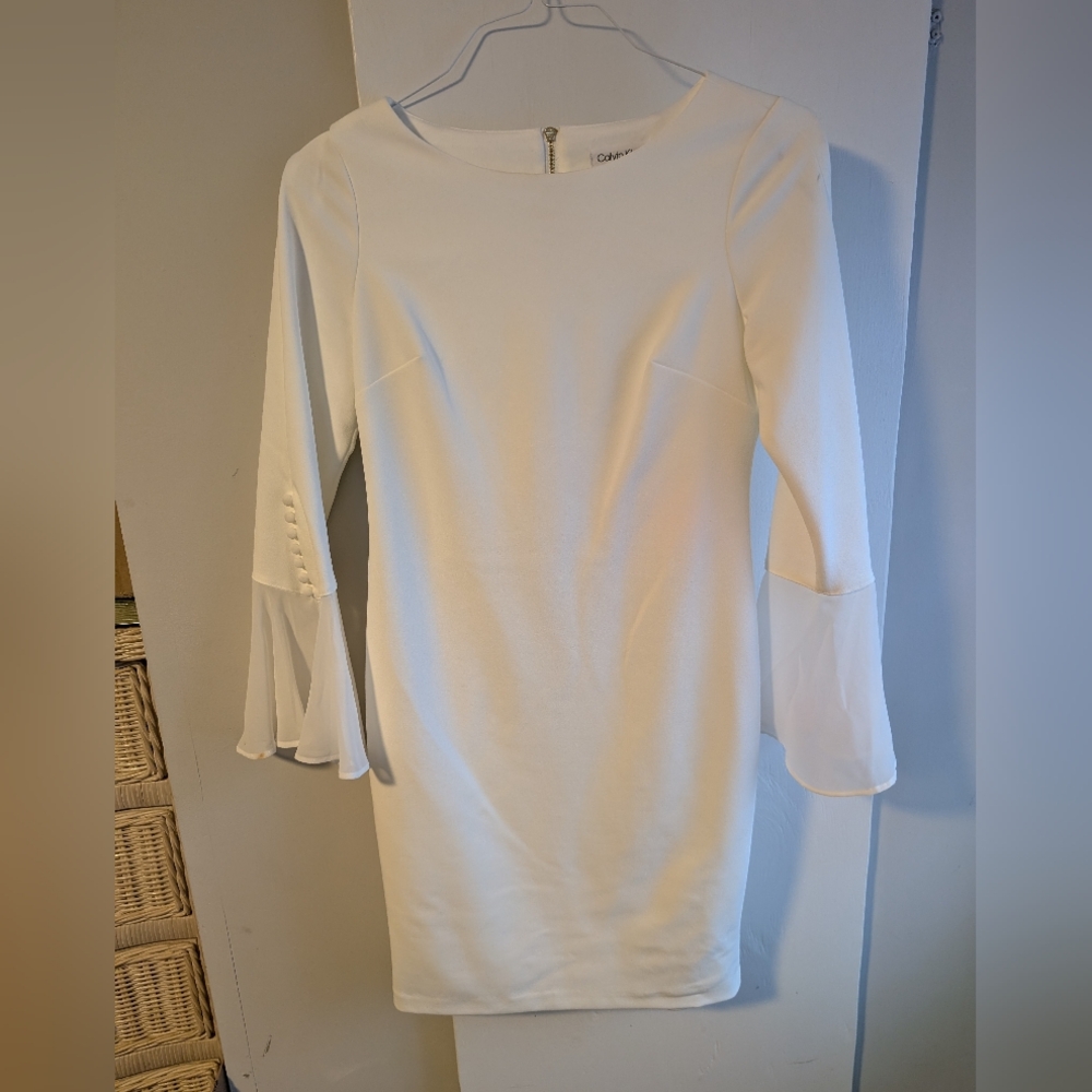 Calvin Klein Elegant White Dress with Flared Sleeves